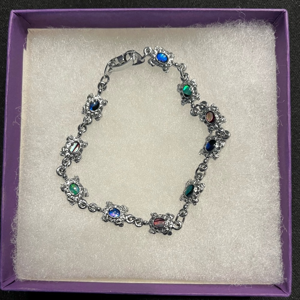 Bracelet with turtles and colored stones